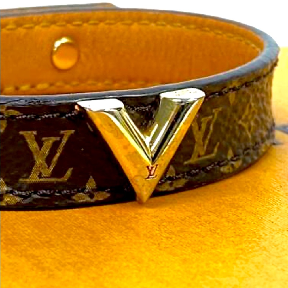 SALE 💥🔆☀️ Louis Vuitton Classic Statement Logo 💫 Bracelet